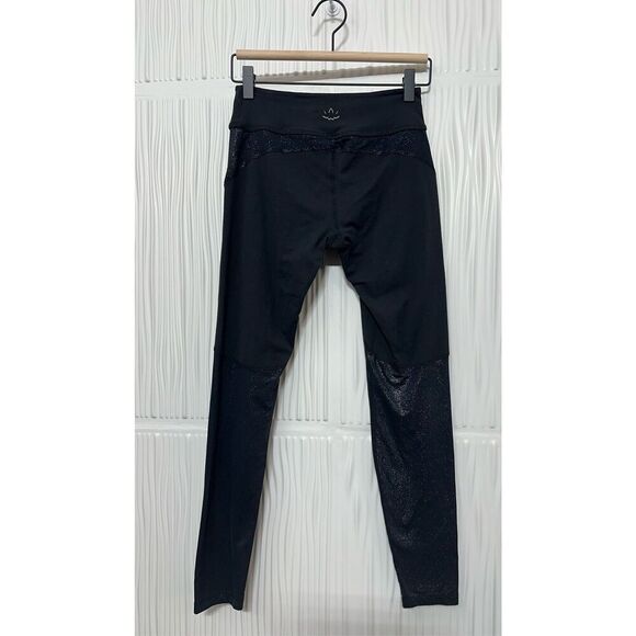 Beyond Yoga Shimmer Panel Curve High Waisted Midi Legging in Black - S - Picture 2 of 13